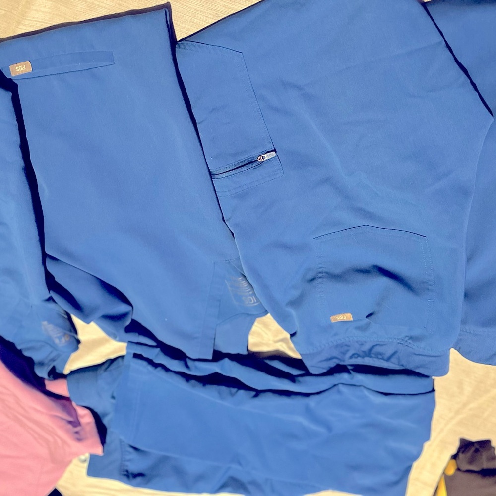 2 fig royal blue tops XL and 3 pair of royal blue bottoms 2 jogger 1 regular LG